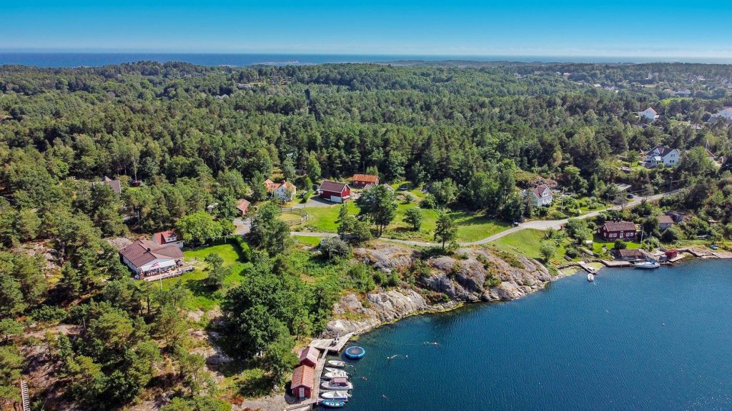 View of parts of this unique beach property for sale - taken from above. Bufjorden in front and Homborsund Lighthouse in the back. 